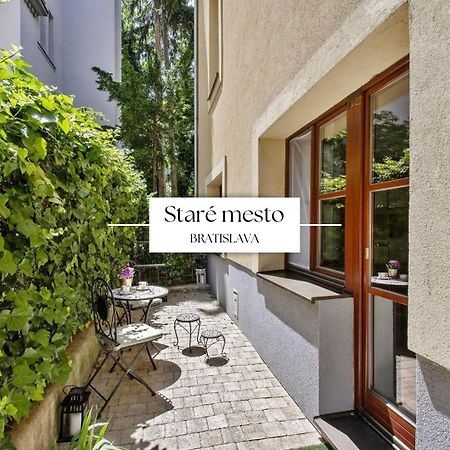 Stylish Historical Apartment + Backyard Bratislava Exterior photo