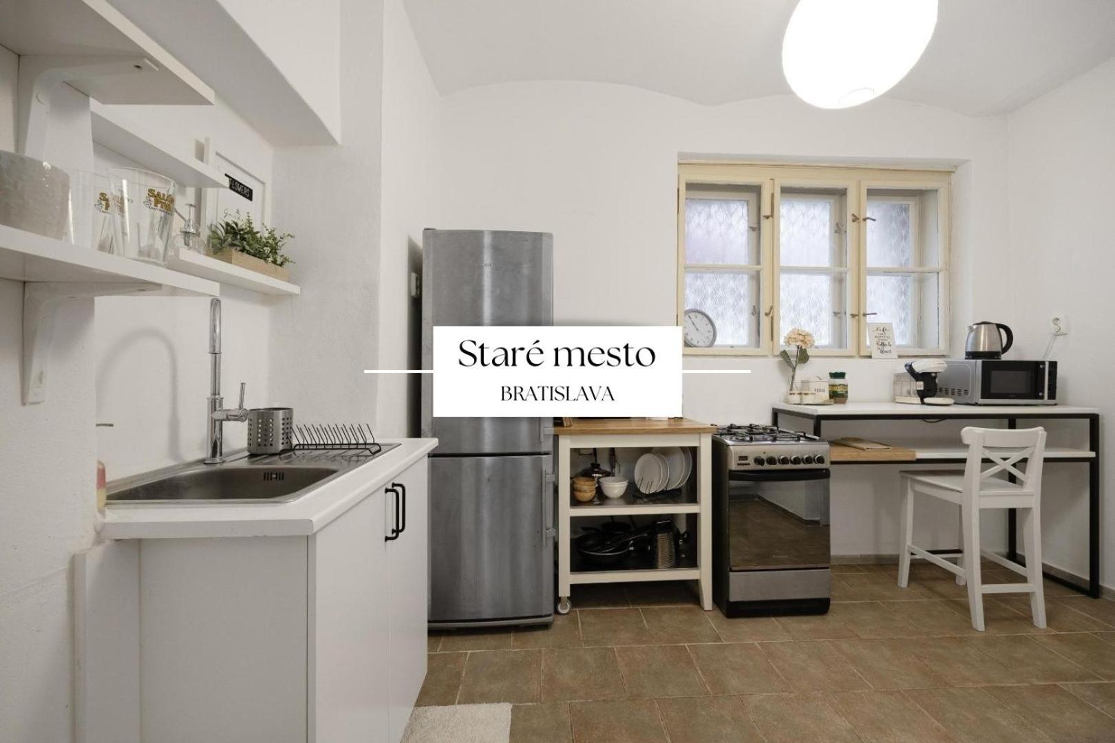Stylish Historical Apartment + Backyard Bratislava Exterior photo